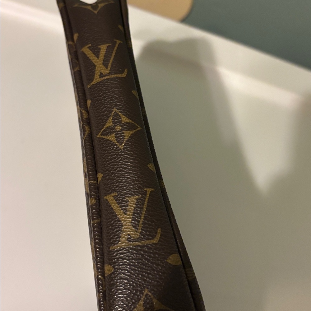 Louis Vuitton purse - Picture 5 of 6